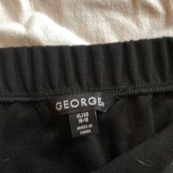 I’m selling a black skirts - Picture 2 of 2